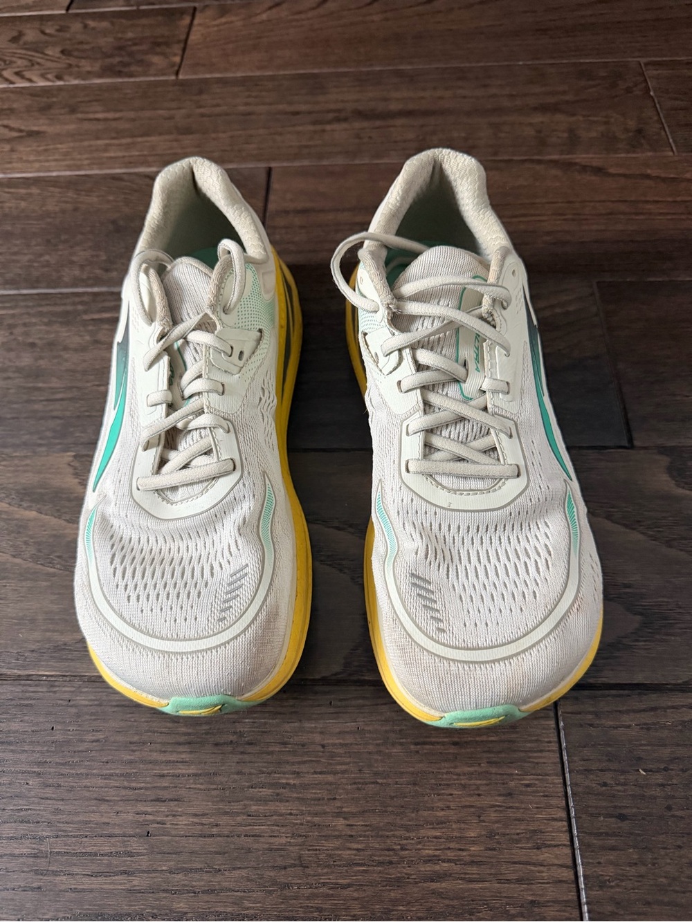 Altra Men’s Running Shoes with Yellow Sole and Teal Accents Size 8.5